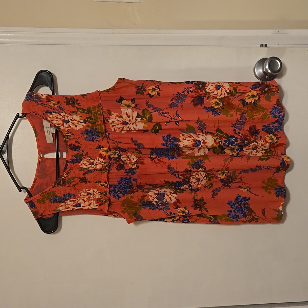 Sleevless floral blouse